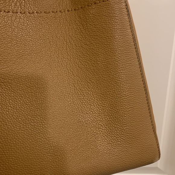 Tory Burch McGraw Bucket Bag - Picture 8 of 9